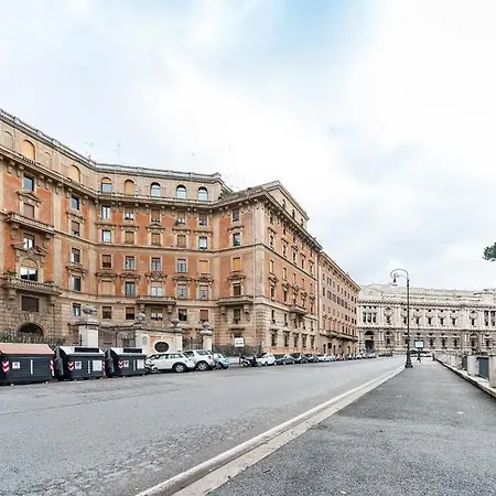 Adriana Square Roma